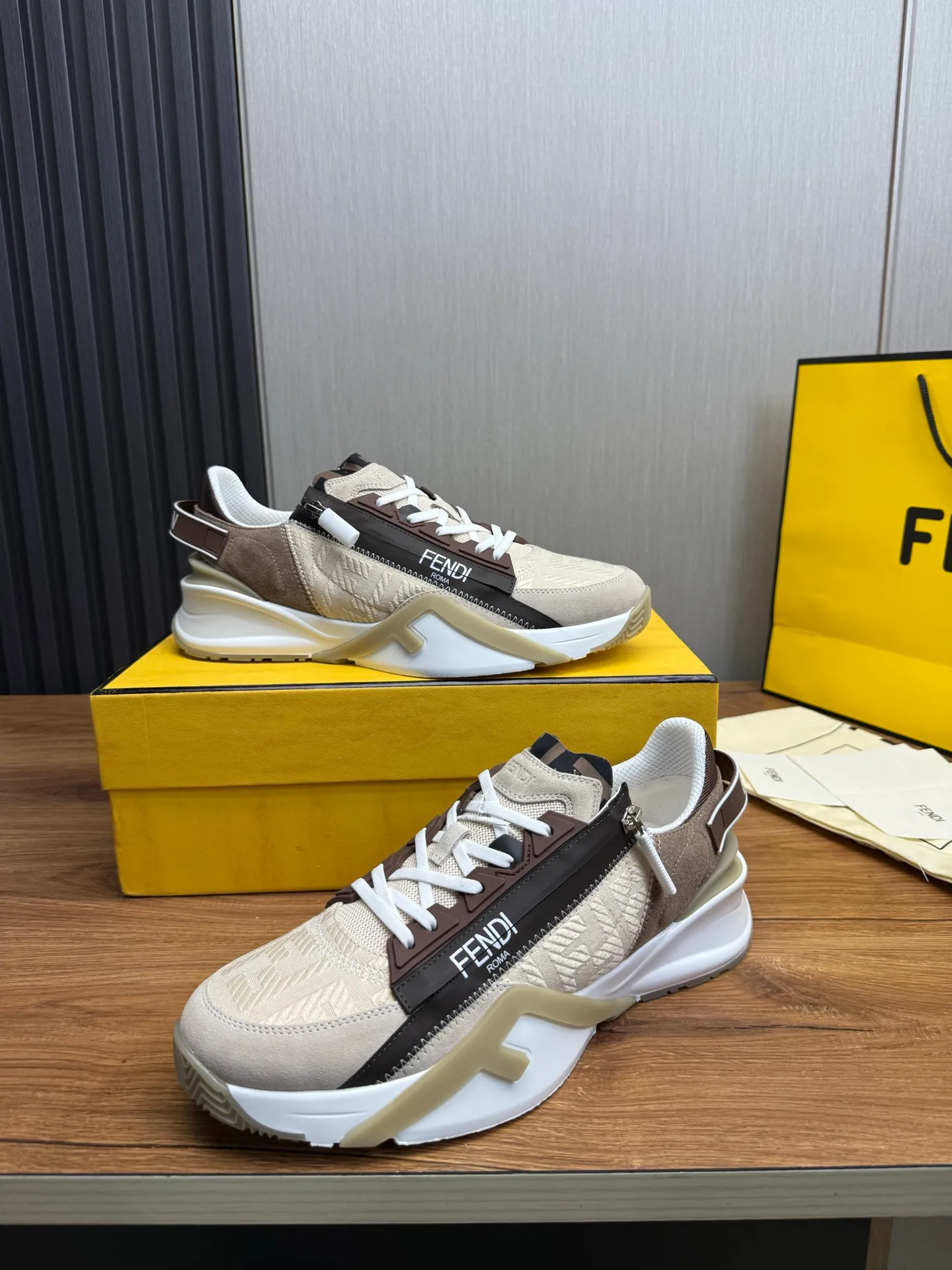 Men's shoes 💰540💰 Fendi [Fendi] hot style is on the market 🔥Fashionable casual men's shoes 🔱 Made of original brand fly knit fabric. Original cowhide + breathable mesh lining + sheepskin feet, perfect shape, top quality, you deserve it 🔜Original rubber outsole, ultra-light, non-slip and wear-resistant 👣 Standard size 38-44